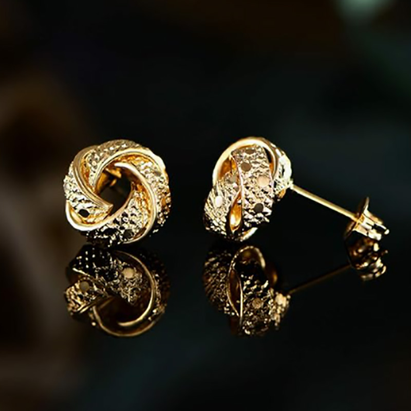 Luxe 18K gouden met elkaar verweven knoopstudieroorbellen - klassiek & Elegant getextureerde ontwerp voor tijdloze verfijning