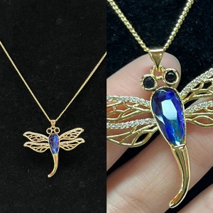 18k goud-Geplaatste libel hanger ketting met blauw gefacetteerde kristallichaam, zwarte edelsteen ogen en filigraanvleugel details voor elegantenatuur-Geïnspireerde sieraden